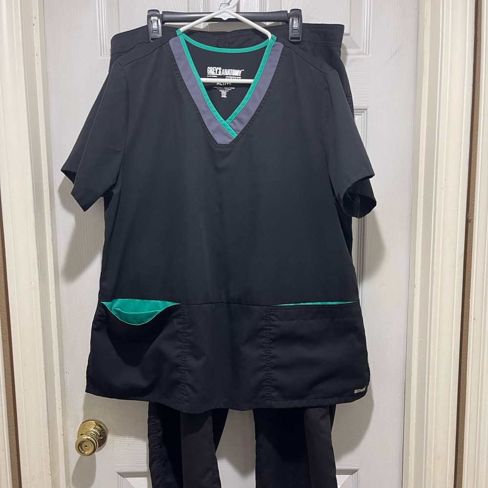 Grey’s Anatomy 2XL Scrub set.